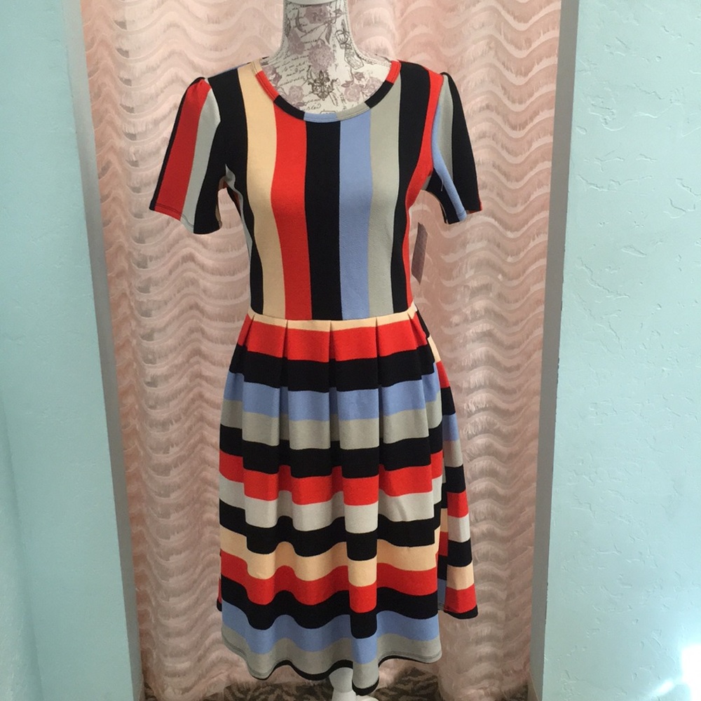 NWT LuLaRoe Amelia Dress w/ Pockets